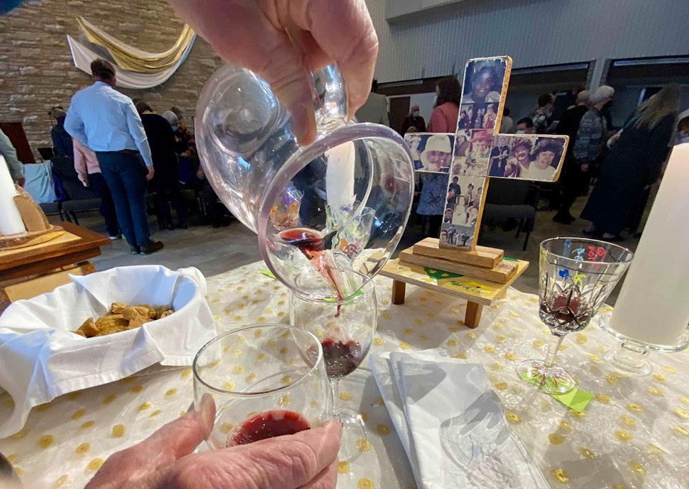 Spirit Catholic Community in Minneapolis celebrates its version of Catholic sacraments, including the Eucharist, which is central to its weekly gatherings. (Peter Molenda)