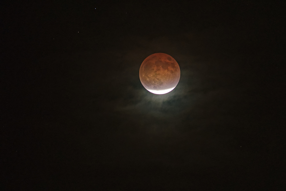 Cloudy lunar eclipse (Wikimedia Commons/Ryo FUKAsawa)