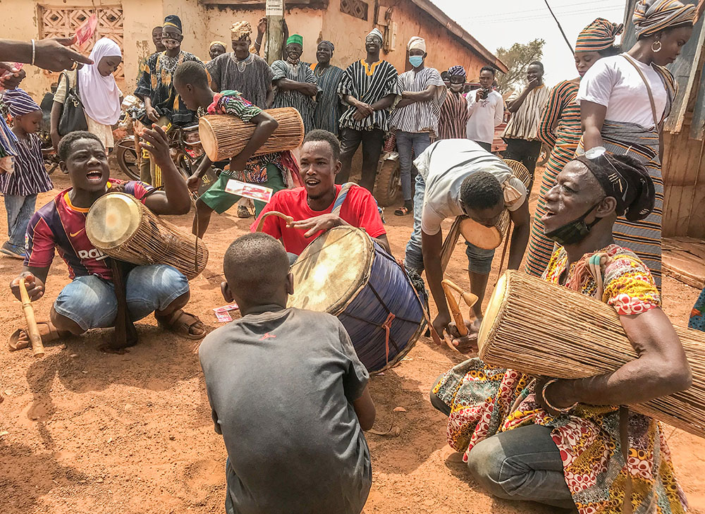A group of local drummers and dancers from Vitting village in Tamale, Ghana (Wikimedia Commons/Shahadusadik)