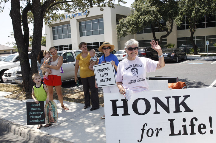 People protest Aug. 6 in San Antonio on a sidewalk outside a Planned Parenthood clinic that performs abortions. (CNS photo/Paul Haring)