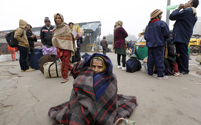 Homeless in New Delhi try to keep warm during a cold winter morning Jan. 19. (CNS/Rajat Gupta, EPA)