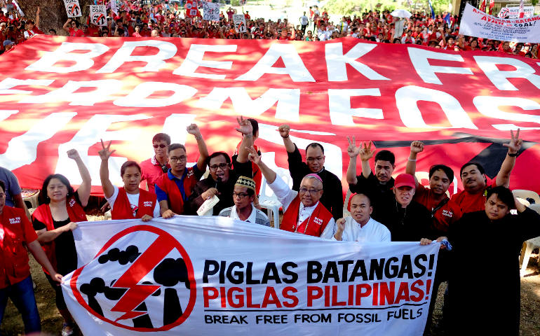 Archbishop Ramon Arguelles of Lipa, Philippines, center, joins more than 10,000 marchers May 4 in a Break Free from Fossil Fuels demonstration in Batangas City, in the Batangas province, in the Philippines. (350.org/Veejay Villafranca/Institute for Climate and Sustainable Cities)