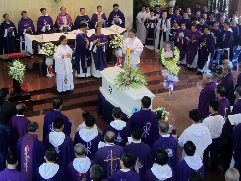Some 200 priests said farewells to Fr. Thomas Thien Tran Minh Cam at a funeral Mass on Feb. 17. (Teresa Hoang Yen)