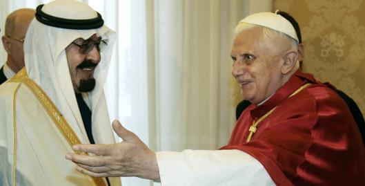 Saudi King Abdullah bin Abdulaziz and Pope Benedict XVI meet in November 2007