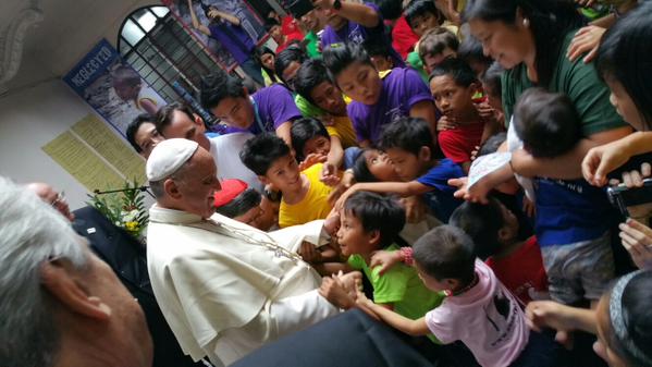 Fr Lombardi: #PopeFrancisPH spent 30 mins with 320 fmr street kids, "Songs, kisses, hugs. Blessing. Very beautiful."
