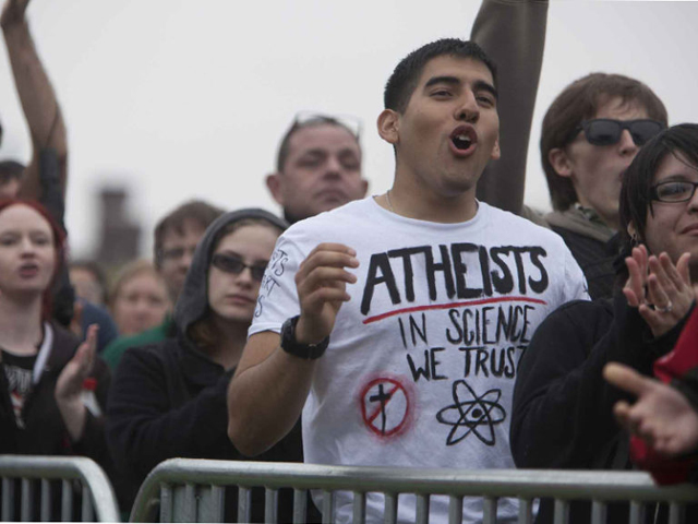 Thousands of atheists and unbelievers, including Alberto Valdez from Del Rio, Texas, gathered in 2012 on the National Mall for the Reason Rally. (RNS/Tyrone Turner)