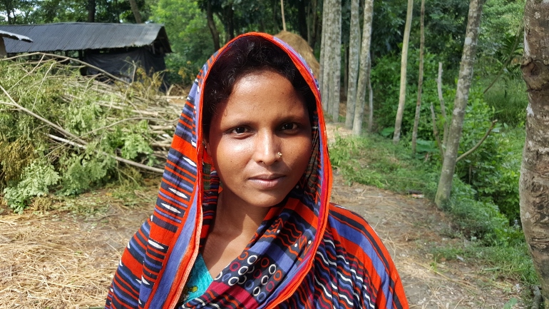 A woman in a village near Chittagong, Bangladesh. Economic pressures in rural areas are forcing increasing numbers of people to leave and move to urban centers like Chittagong. (GSR photo/Chris Herlinger)