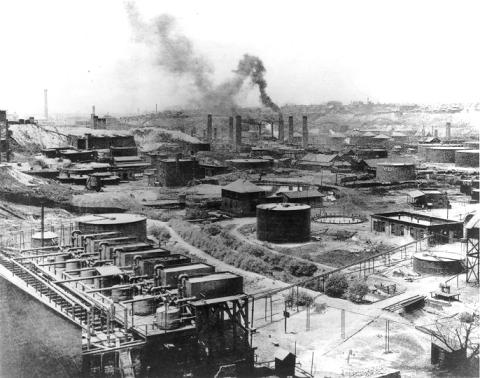 Standard Oil Refinery No. 1 in Cleveland, Ohio, in 1889 (Wikimedia Commons)