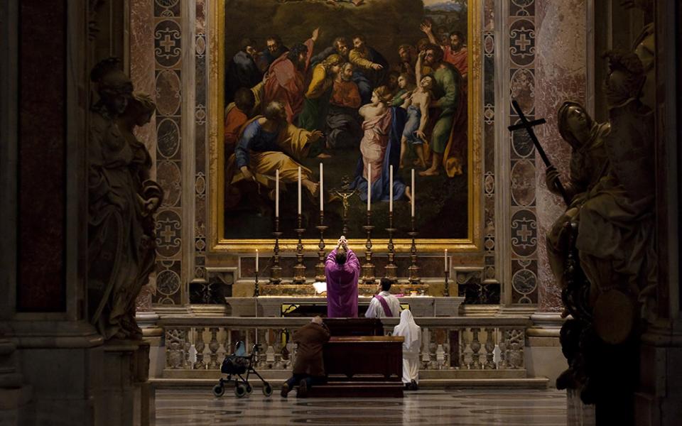 The Altar of the Transfiguration in St. Peter's Basilica at the Vatican in February 2013 (Wikimedia Commons/Westerdam)