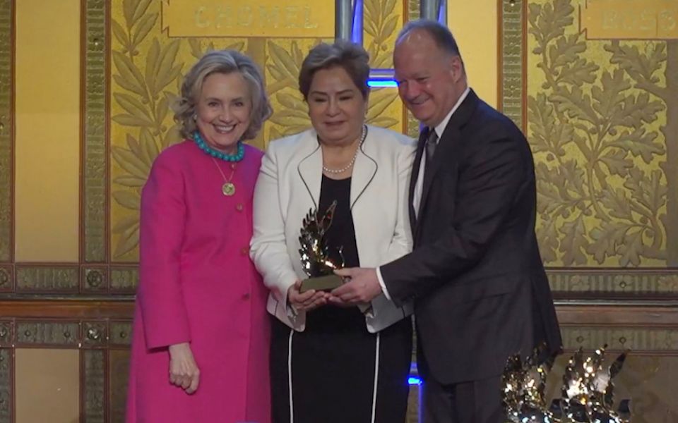 Patricia Espinosa, executive secretary of the United Nations Framework Convention on Climate Change, receives an award from Georgetown Institute for Women, Peace and Security. Also pictured are Hillary Clinton and Georgetown president John DeGioia.