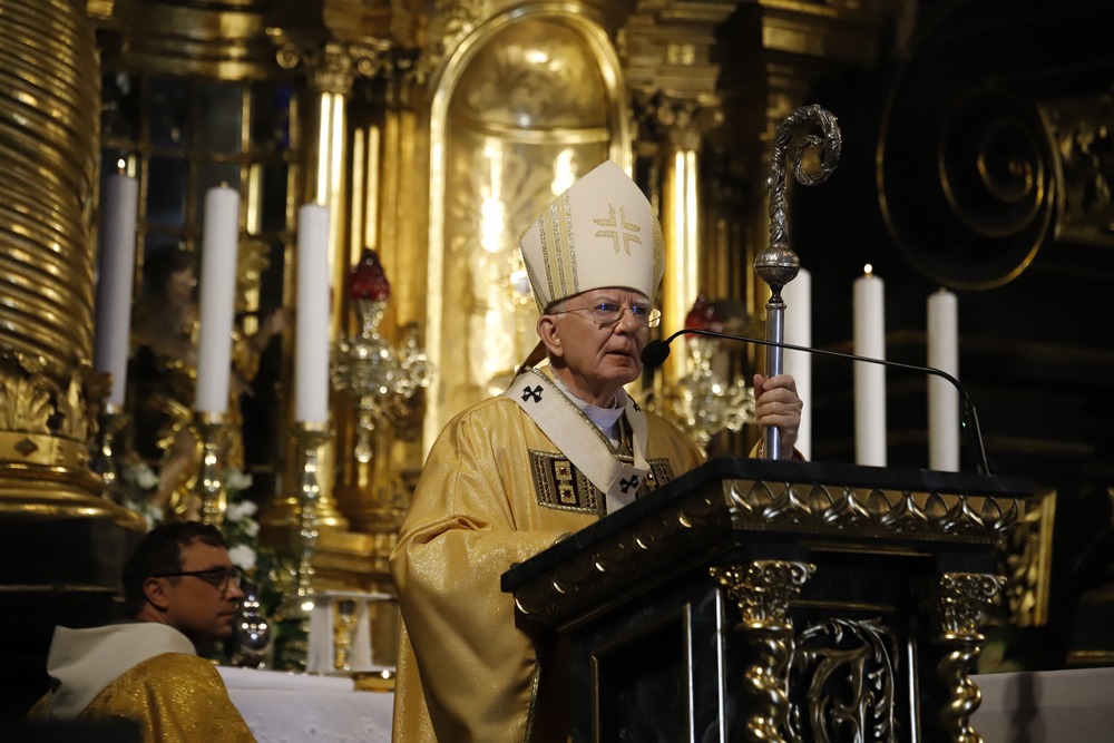 Archbishop, vested in gold, preaches. 