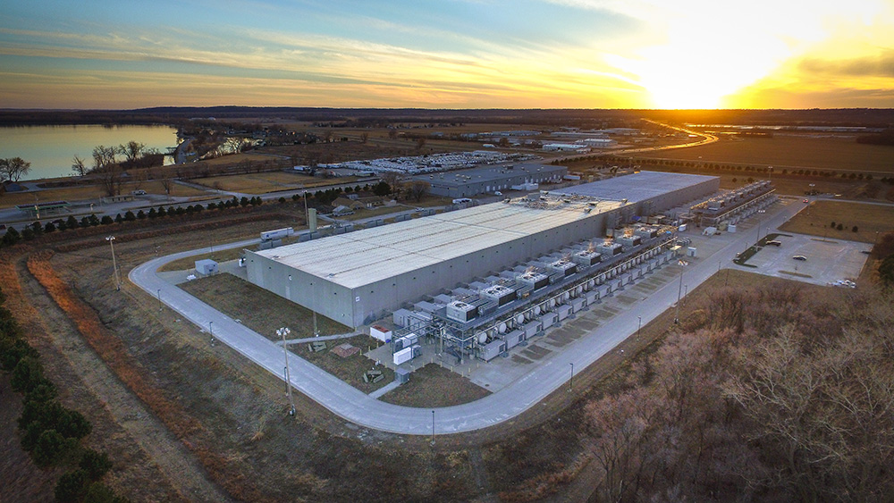 An aerial view of a Google data center in Council Bluffs, Iowa (Wikimedia Commons/Chad Davis Photography)