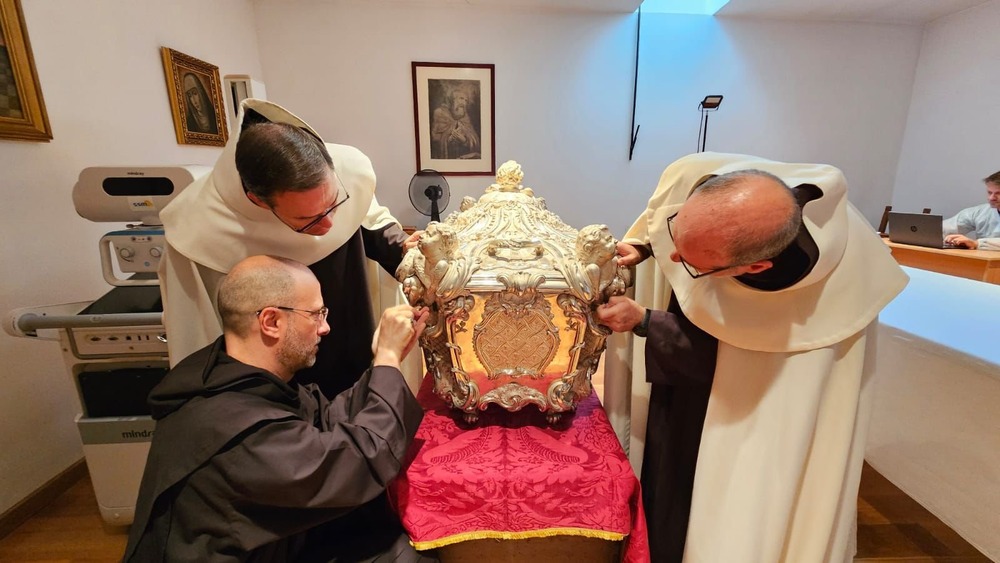 Carmelites find St. Teresa of Ávila's body still incorrupt after ...