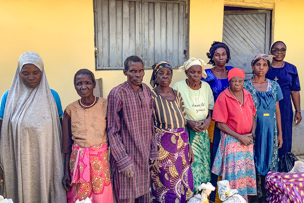 Sr. Edith Eneh with some of the beneficiaries of the survival packages by the Sisters of Notre Dame de Namur in Nigeria (Courtesy of Edith Eneh)