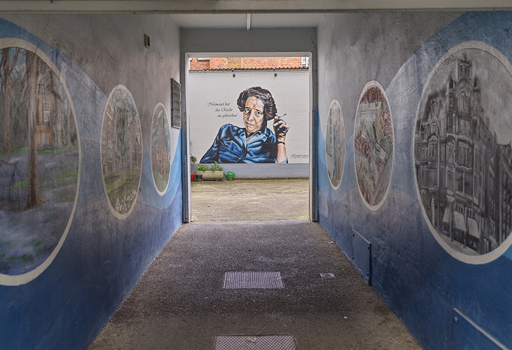 A portrait of German philosopher Hannah Arendt in the courtyard of her birthplace in Linden-Mitte, Germany. (Wikimedia Commons/Hannes Grobe)