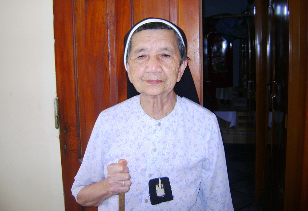 Lovers of the Holy Cross Sr. Mary Trinh Thi Lan is pictured at Cam Xuyen convent in Ha Tinh province on June 28, 2024. Lan spoke to GSR about her failed migration to southern Vietnam 70 years ago. (GSR photo)