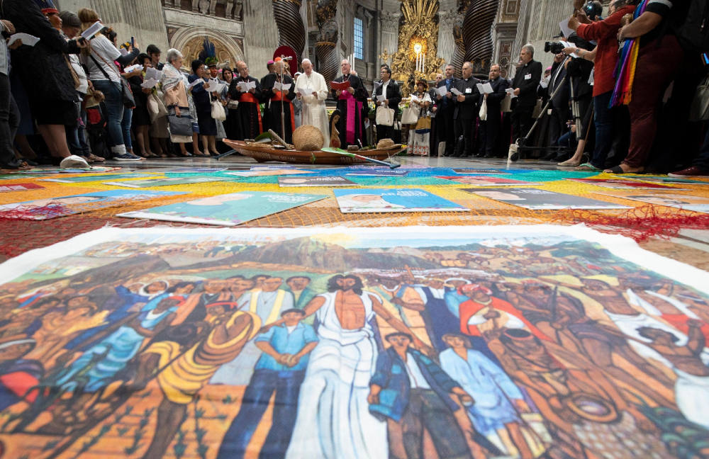 Un servicio de oración dentro de la Basílica de San Pedro da inicio a la primera sesión del Sínodo de los Obispos para la Amazonia en el Vaticano el 7 de octubre de 2019. (Foto: CNS/Vatican Media)