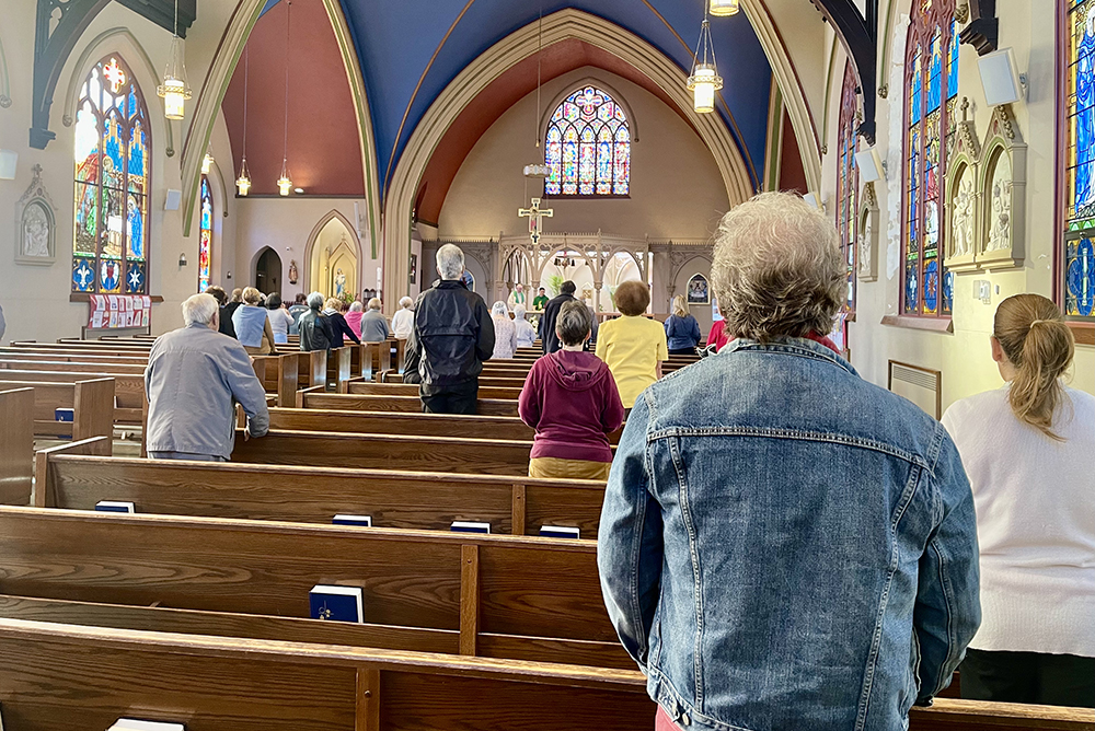 Catholic voters in New York's 3rd congressional district gathered for Mass Nov. 5 at St. Luke's Church in Whitestone, New York. (NCR photo/Camillo Barone)