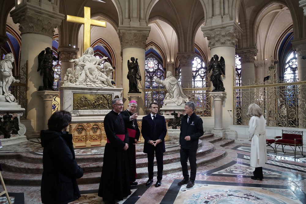 The President, First Lady with two prelates and two other persons stand in front of the monumental Pieta.