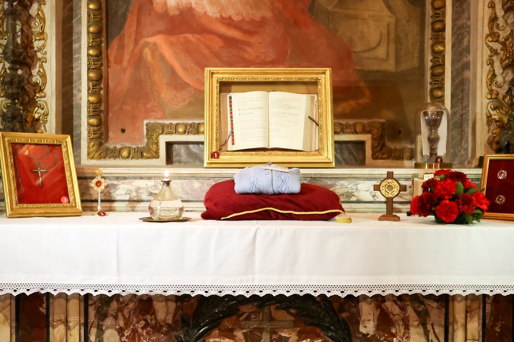 Relics seen on altar.