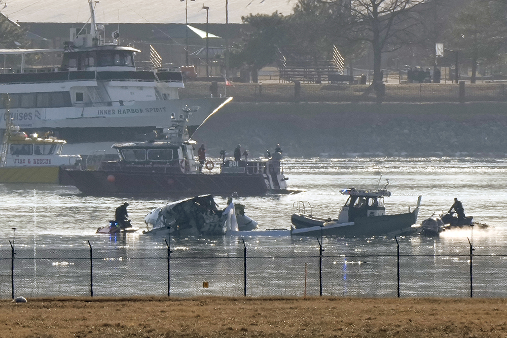 Search and rescue efforts are seen around a wreckage site in the Potomac River from Ronald Reagan Washington National Airport, Jan. 30, 2025, in Arlington, Va. (AP Photo/Mark Schiefelbein)