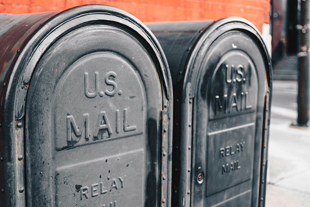 Two U.S. mail relay mailboxes (Unsplash/Ethan Hoover)