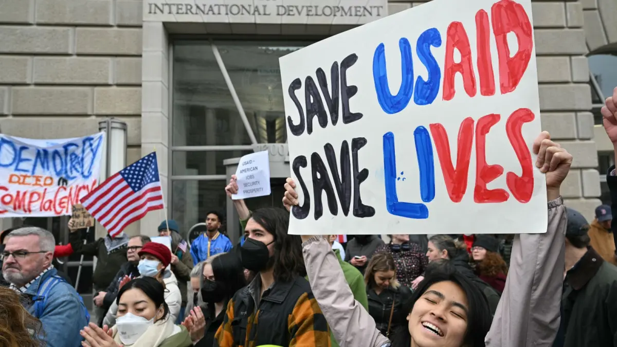 Save USAID Save lives sign