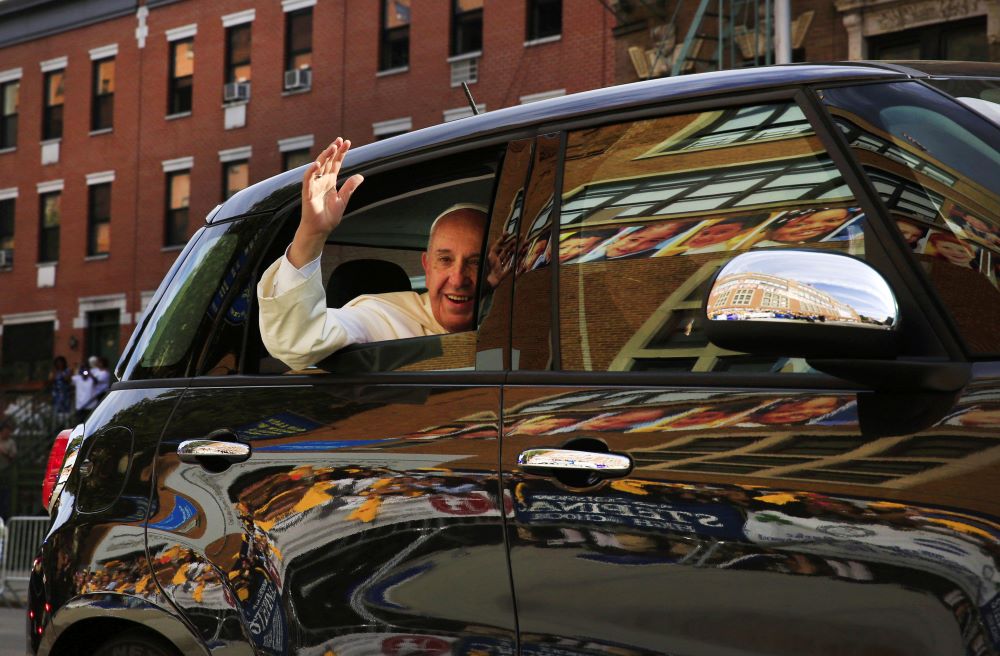 pope in car