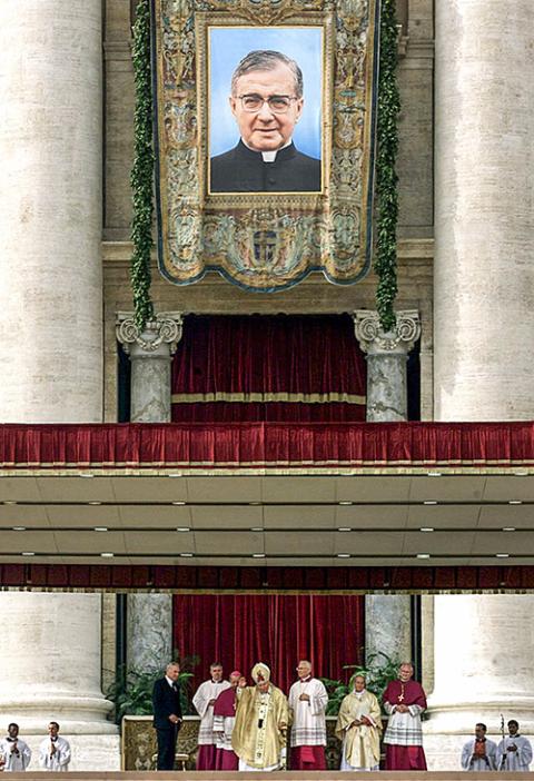 Pope John Paul II blesses pilgrims at the end of the canonization Mass for Opus Dei founder Msgr. Josemaría Escrivá Oct. 6, 2002, outside St. Peter's Basilica at the Vatican. (CNS from pool)