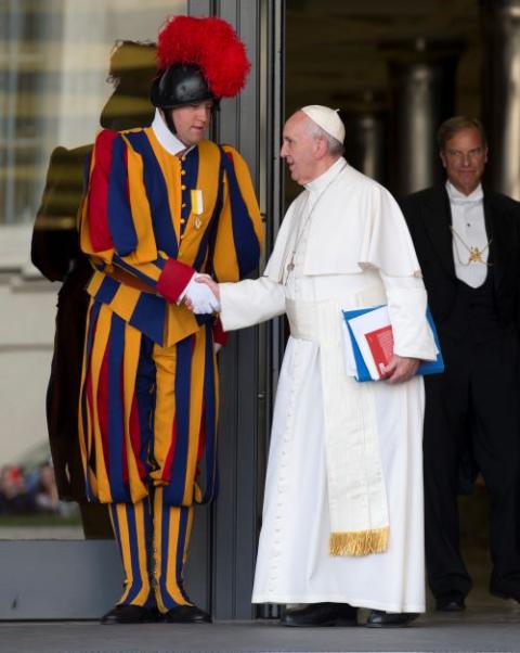 pope and swiss guard