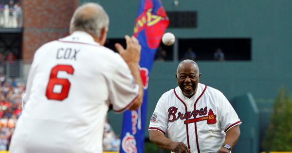 Hank Aaron, Home Run King, dies