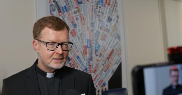 Jesuit Who Resigned From Pope's Abuse Commission Says Victims 