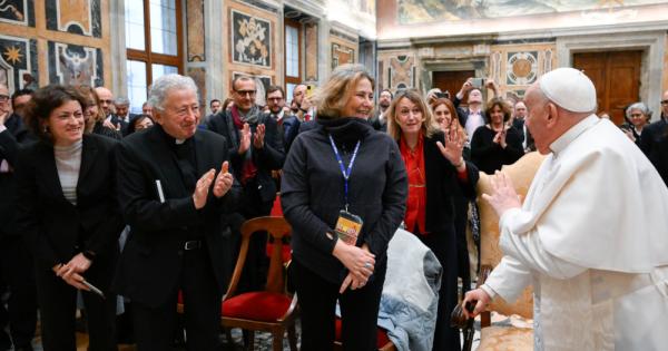 Pope Francis Thanks Vatican Journalists For Uncovering Catholic Scandals With Sensitivity 