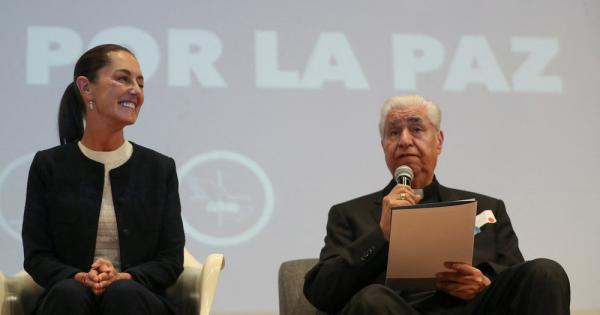 Mexican presidential candidates sign bishops' peace plan; front-runner ...