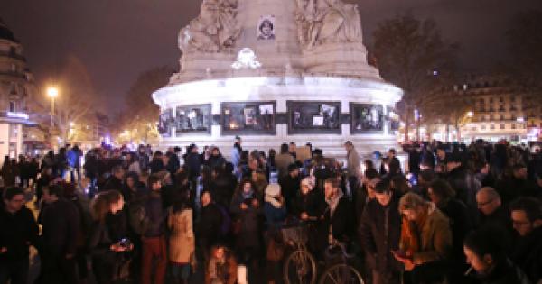 Pope Francis offers Mass for victims of attack at Paris satirical ...