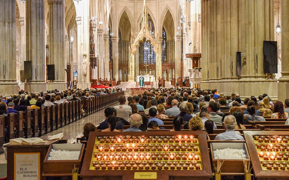 Catholics attend Mass at St. Patrick's Cathedral in New York City in 2018. (Dreamstime/Bumbleedee)