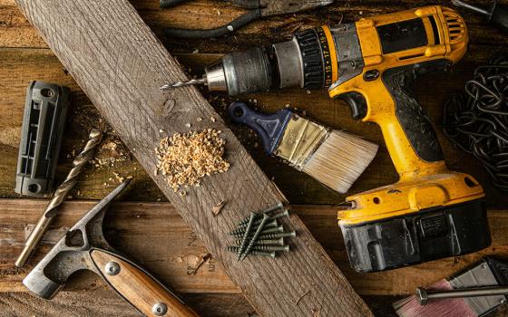 Tools for home renovation (Unsplash/Benjamin Lehman)