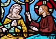 Mary of Bethany and Jesus are depicted in stained glass in Saint-Pierre de Neuilly Church in Neuilly-sur-Seine, France (Wikimedia Commons/Reinhardhauke)